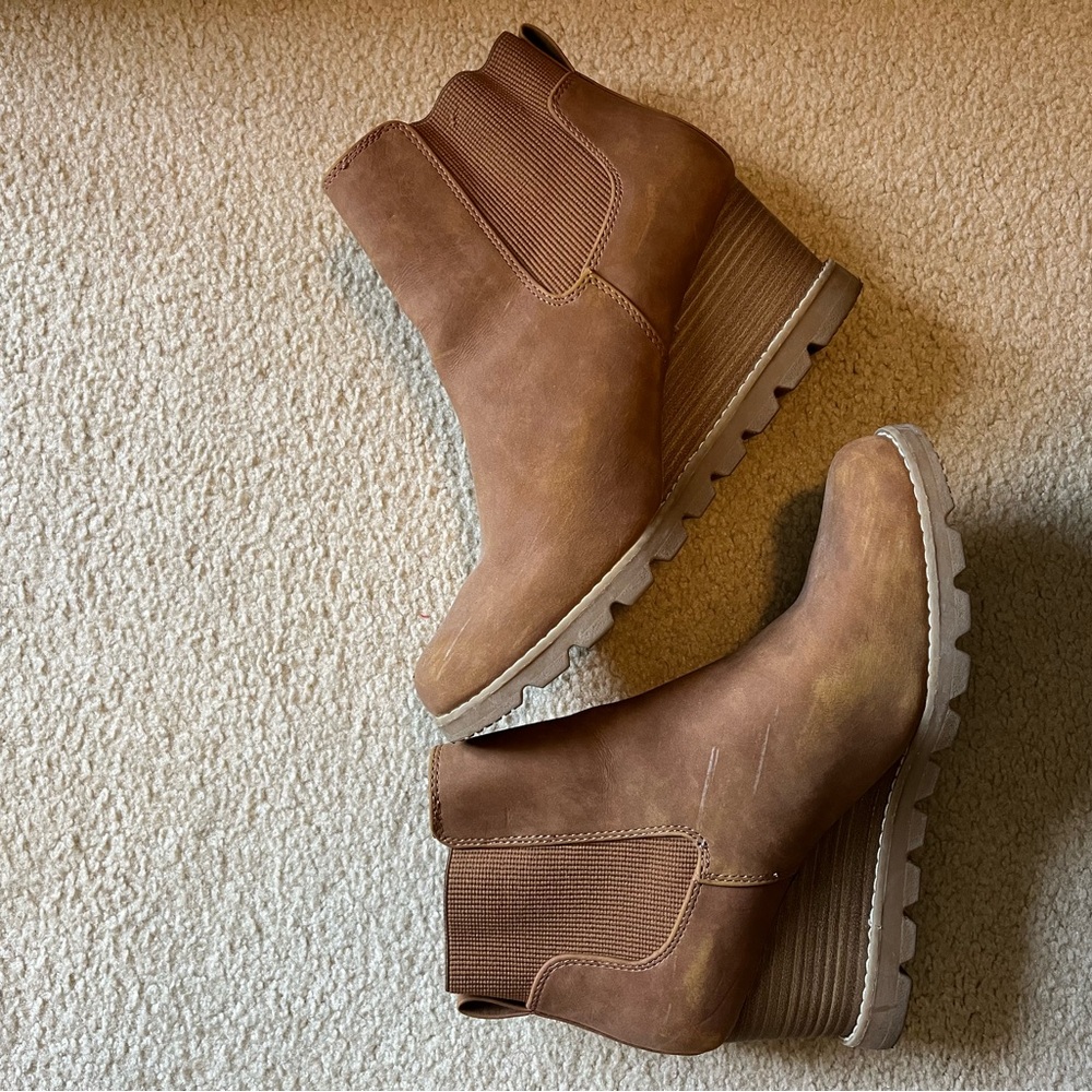 Women’s heeled boots. Target brand. Size 10